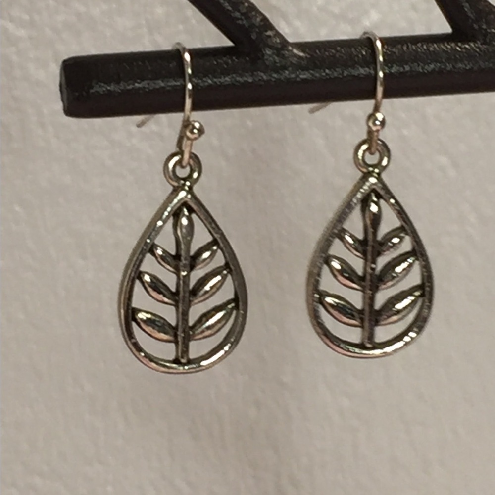 4/$15 ~ Silver teardrop leaf earrings